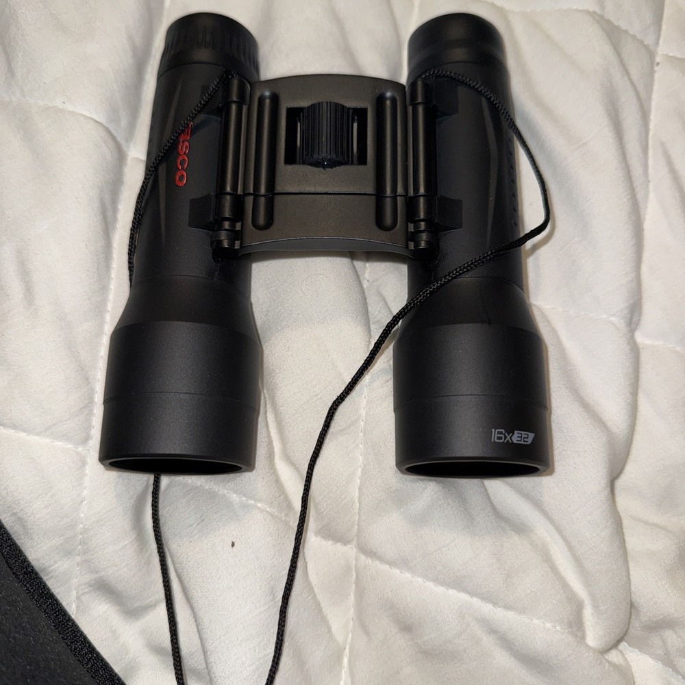 TASCO ES16X32 Essentials Binocular